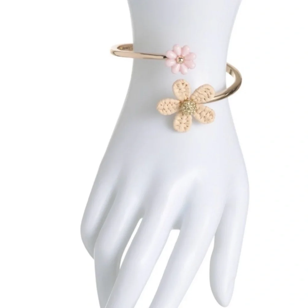 BETSEY JOHNSON Raffia Pearls Flowers Hinged Bracelet Boho Hippie Nature NEW NWT